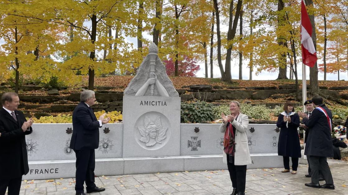 Unveiling of the Amicitia Monument