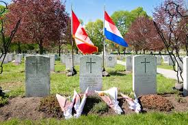Foulkes Grave with flags